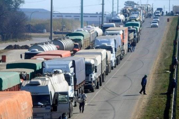 Alerta en las fronteras por faltante de gasoil