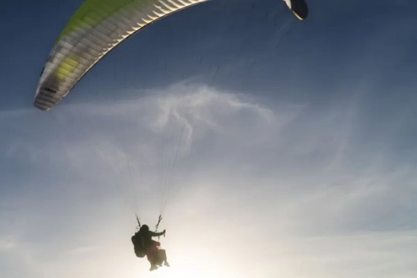 Encuentro internacional de paratrikes y paramotores en el cielo correntino