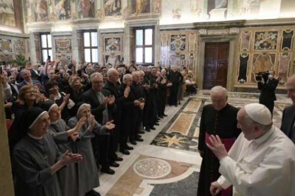 Avivar el fuego de la caridad en el individualismo de hoy, pidió el Papa