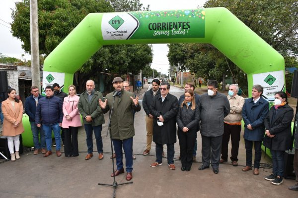 En el barrio la Olla, el Gobernador inauguró red vial e instó a trabajar junto los vecinos