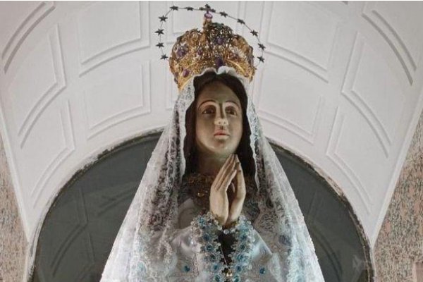 El nuevo vestuario que luce la imagen original de la Virgen de Itatí
