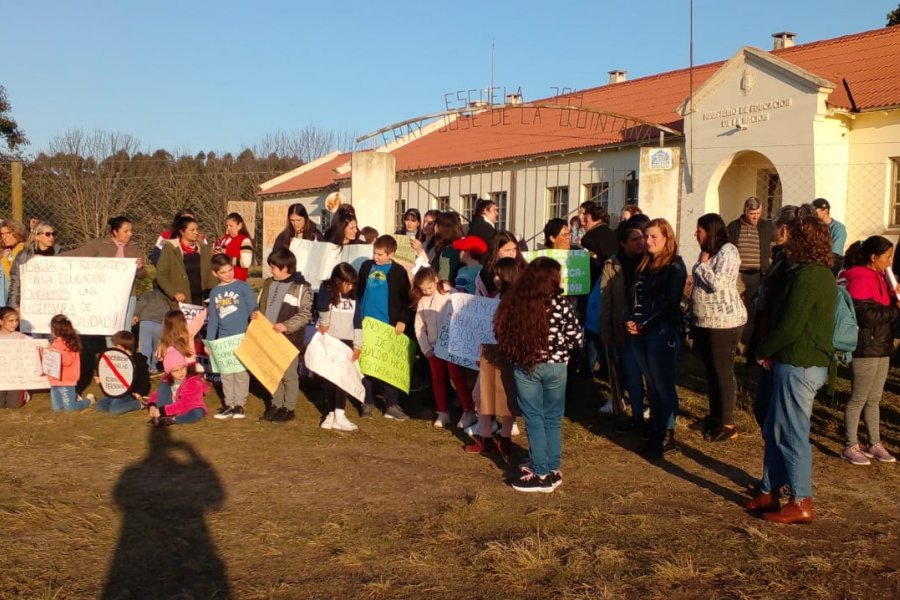Corrientes: Todo un paraje rural movilizado para evitar cierre de escuela