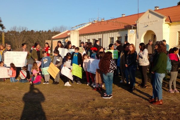 Corrientes: Todo un paraje rural movilizado para evitar cierre de escuela