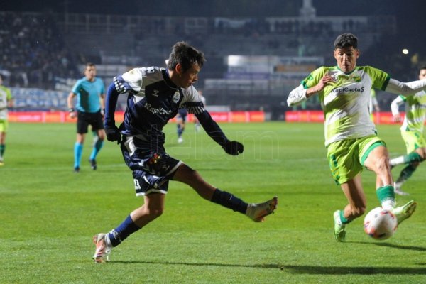 Gimnasia superó a Defensa y Justicia y alcanzó la cima del torneo