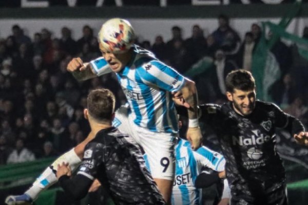 Racing no pudo pasar de la igualdad en su visita a Sarmiento en Junín