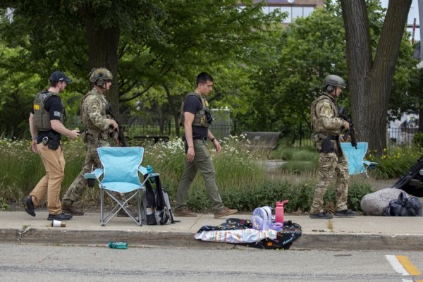 Estados Unidos: seis muertos y 24 heridos por un tiroteo en el desfile del Día de la Independencia