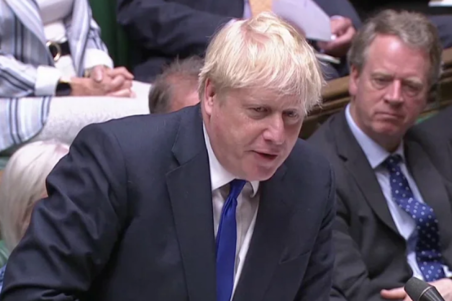 Renunciaron 16 funcionarios del gabinete británico en las últimas horas y el gobierno de Boris Johnson pende de un hilo