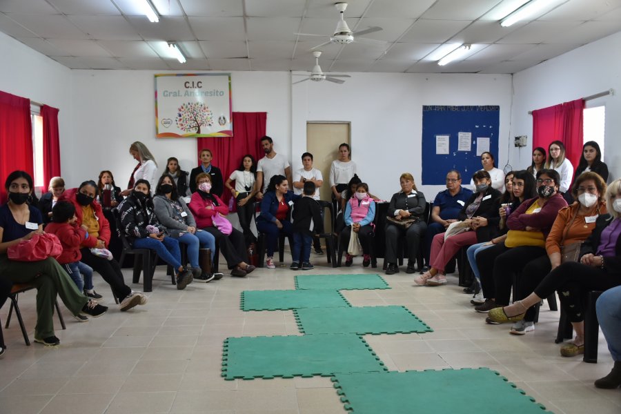 Vecinos del barrio Anahí participaron de una jornada sobre Violencia de Género y Salud de la Mujer