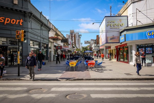 Corrientes: Presión municipal por la venta ambulante en la Peatonal Junín