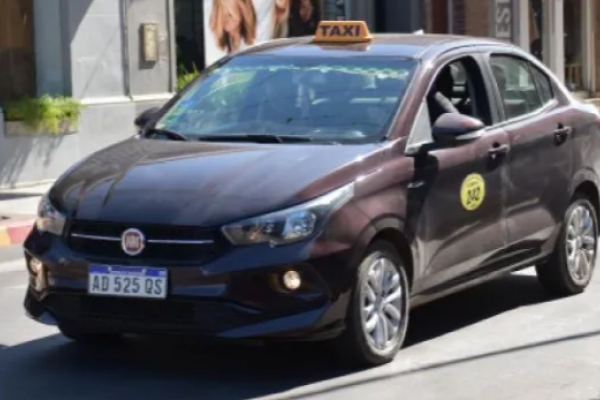 La tarifa mínima de los taxis tendrá un valor de 300 pesos desde este lunes