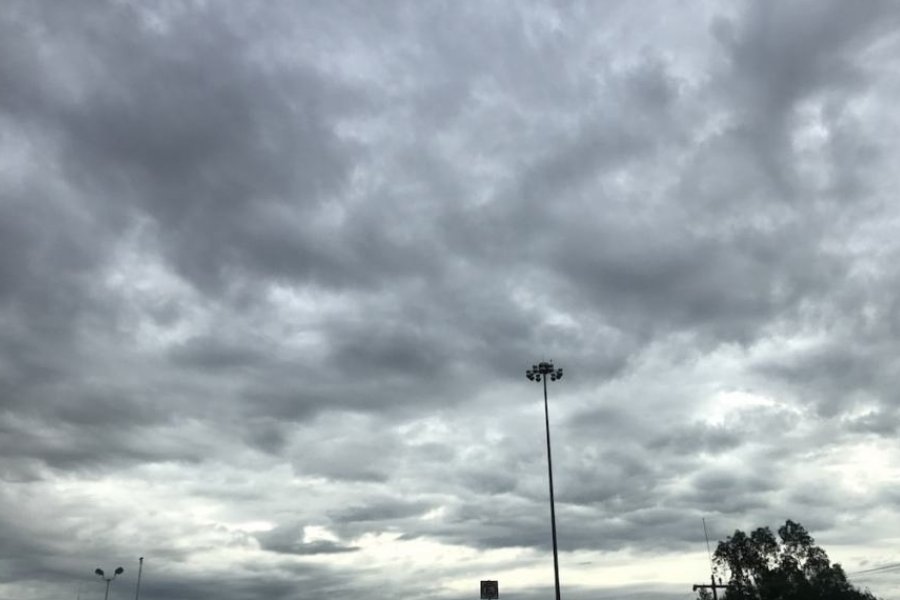 Corrientes con cielo nublado