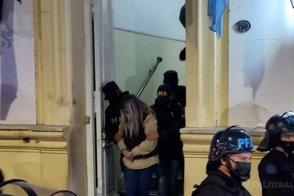 Megaoperativo para trasladar a la pareja vinculada con la banda narco “Los Monos