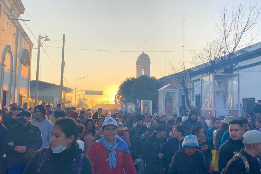 Con fe y renovada esperanza, el pueblo correntino camina rumbo a la casa de la Virgen de Itatí