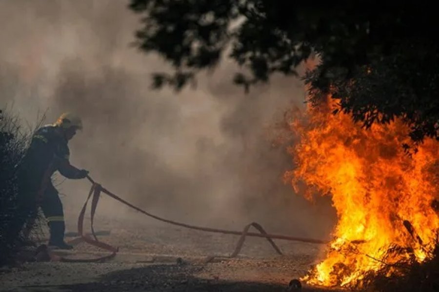 Evacúan seis pueblos por Incendios en Grecia