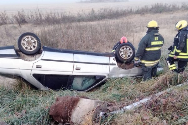 Despiste y vuelco de un automóvil