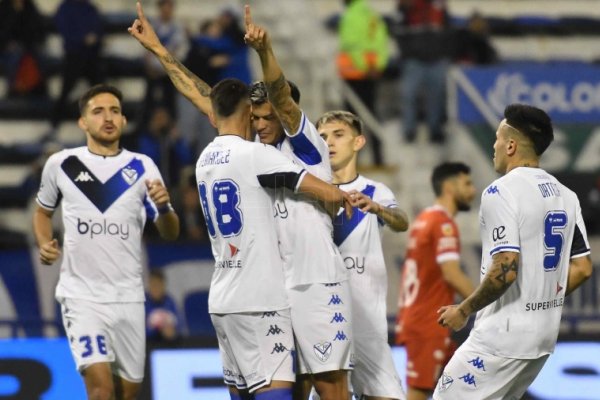 Con un arbitraje polémico Vélez y Huracán empataron en Liniers