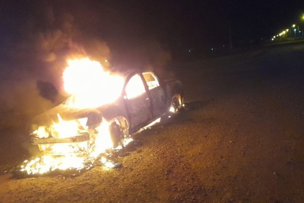 Encontraron un cadáver calcinado dentro de un auto y se sospecha que se trata de un abogado