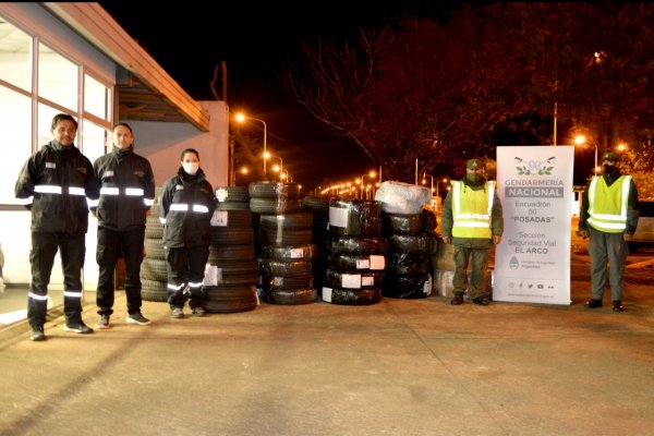 Incautan 111 cubiertas sin aval aduanero en un transporte de carga