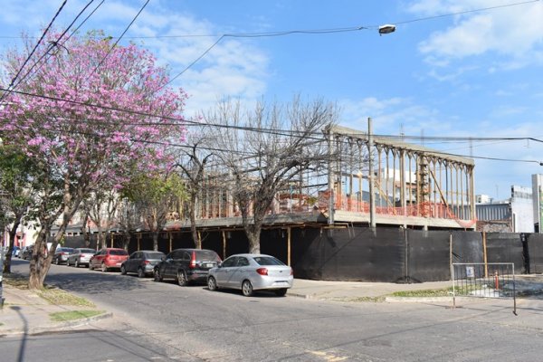 Nuevo Mercado de Ex Vía: comenzó el levantado de paredes del futuro edificio