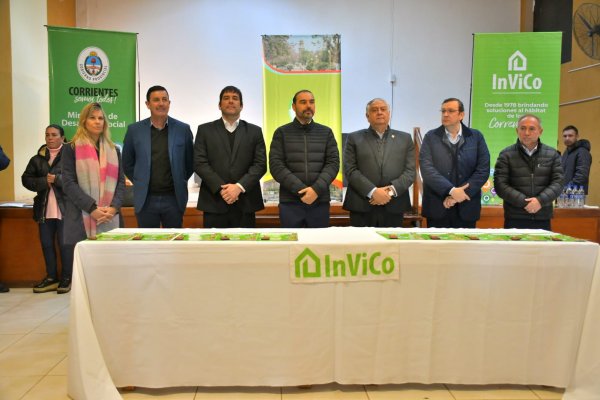 Valdés entregó viviendas, anunció la construcción de otros 20 hogares, inauguró una nueva sucursal del Banco de Corrientes