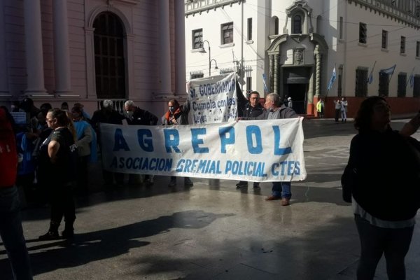 Corrientes: Nueva marcha de policías provinciales por mejora de haberes