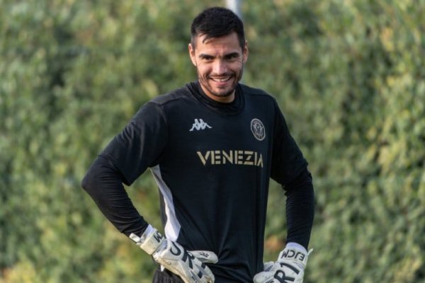 Sergio Romero estuvo presente en el predio de Boca: todos los detalles y la chance de que llegue