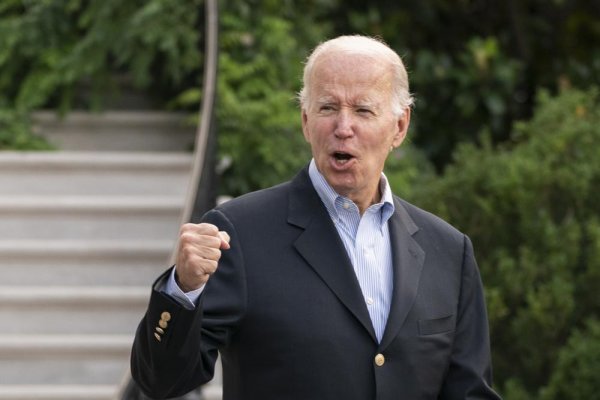 Biden salió de la Casa Blanca por primera vez después de contraer coronavirus