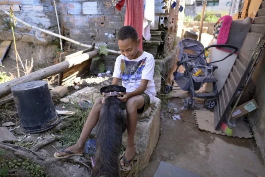 Brasil: un nene desesperado por el hambre llamó a emergencias: “En mi casa no hay nada para comer”