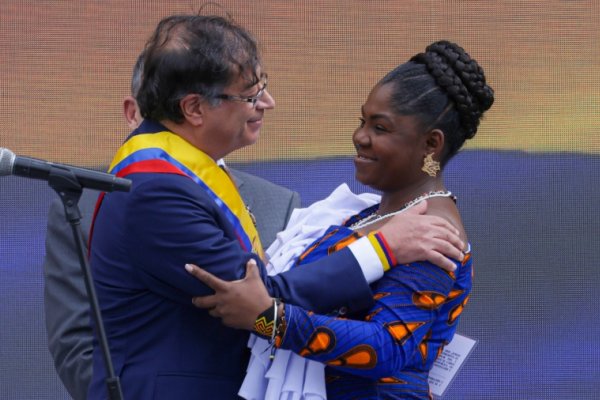 “Hoy empieza la Colombia de lo posible”, afirmó Petro tras asumir como presidente