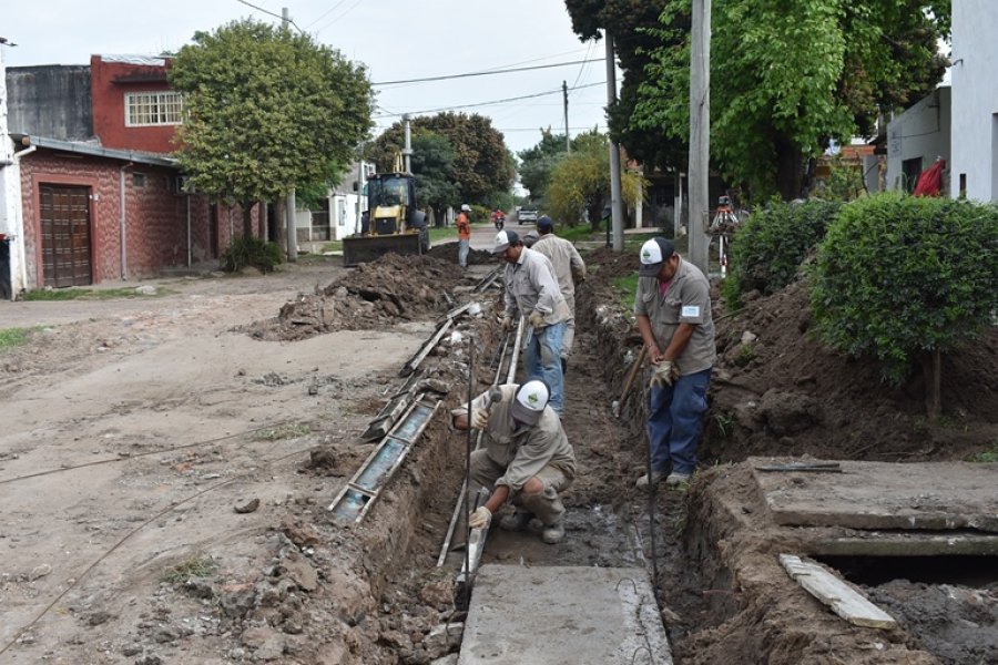 Comenzó la construcción de cordón cuneta en 13 cuadras más del barrio Villa García
