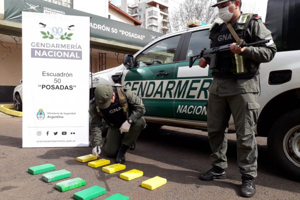 Llevaba oculto más de 10 kilos de cocaína bajo la alfombra de su auto