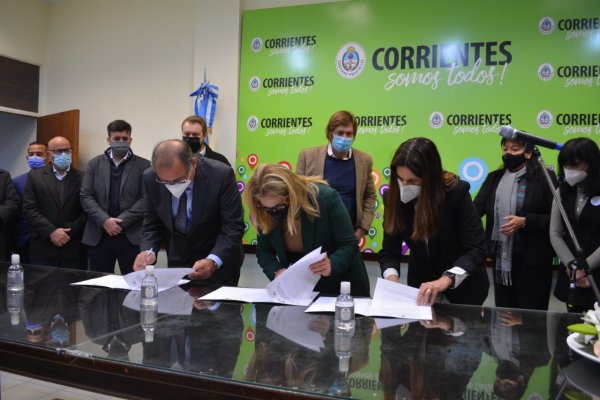 Firma de acuerdo de trabajo entre el ministerio de Educación, municipalidad de la ciudad de Corrientes y Tipoiti