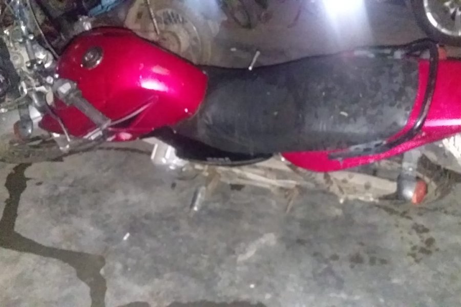 La Policía halló y secuestró una motocicleta que fue abandonada en un sitio baldío