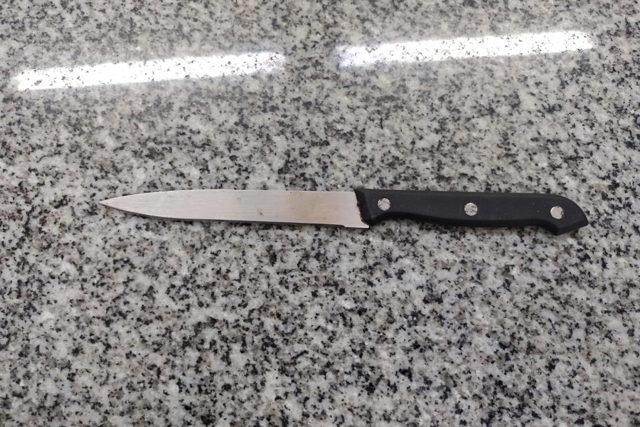 Un menor de edad armado con un cuchillo rondaba cerca de una escuela