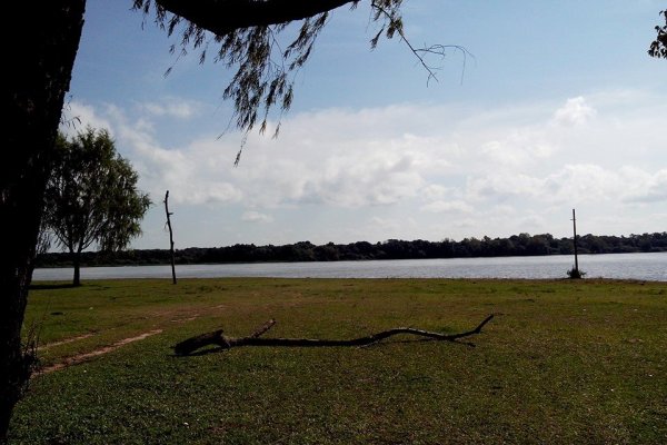 Buscan a dos pescadores que desaparecieron en el río Paraná