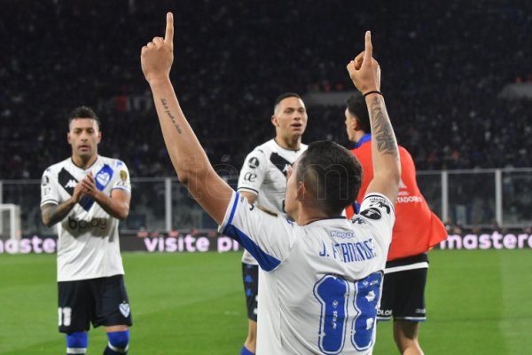 Vélez cuidó su arco, le ganó a Talleres y pasó a 