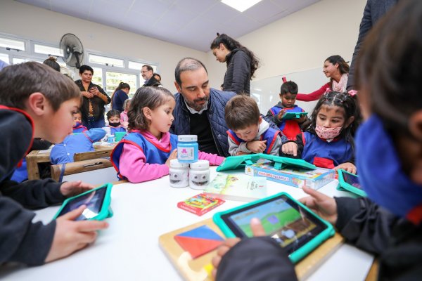 Valdés inauguró un Jardín de Infantes en Apipé