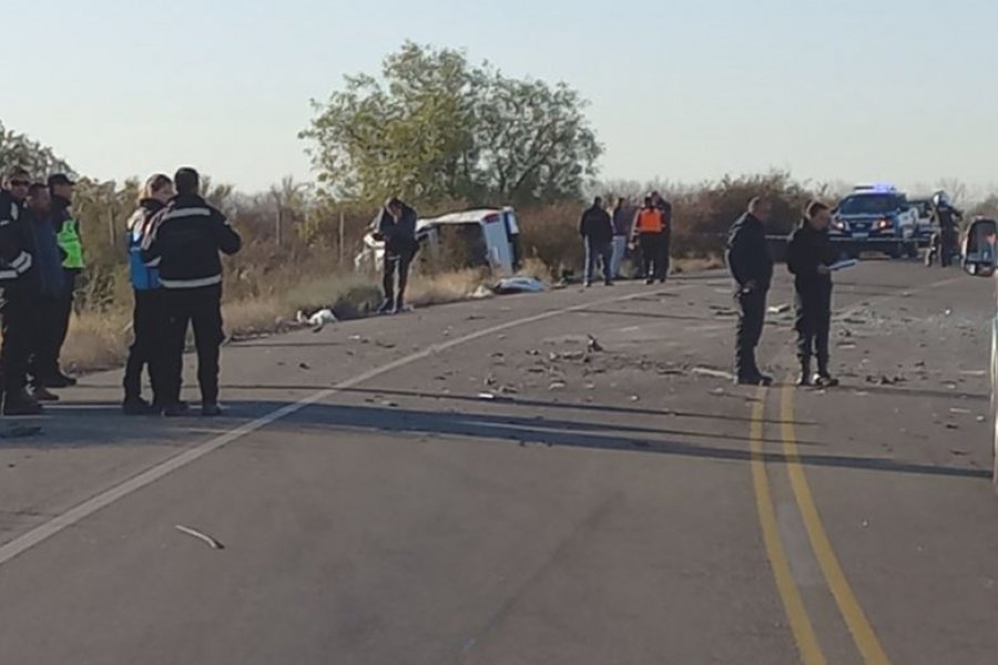 Mendoza: una mujer murió al chocar de frente contra una camioneta