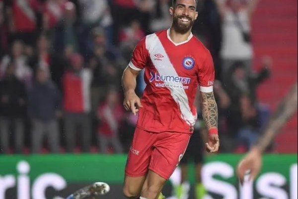 Argentinos Juniors le ganó a Unión y se prendió en la lucha con un doblete de Gabriel Ávalos