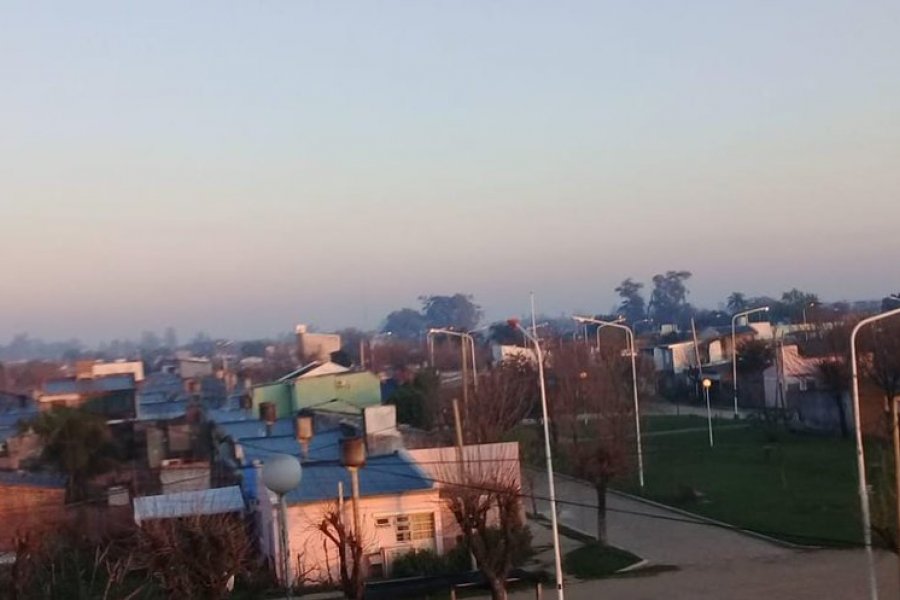 Corrientes: humo y olor a quemado sorprende en el amanecer a una comuna en el interior