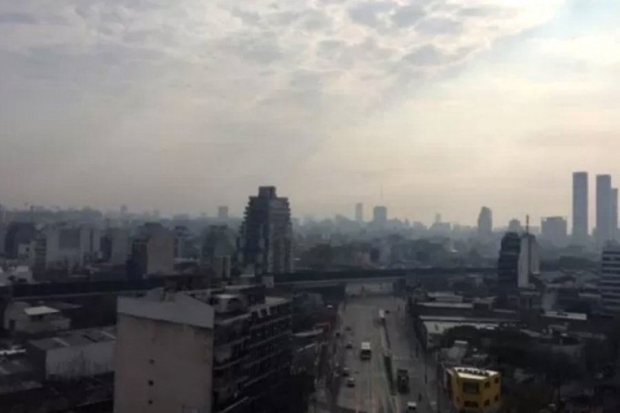 El humo por incendios del Delta del Paraná afecta al AMBA, Entre Ríos y Santa Fe