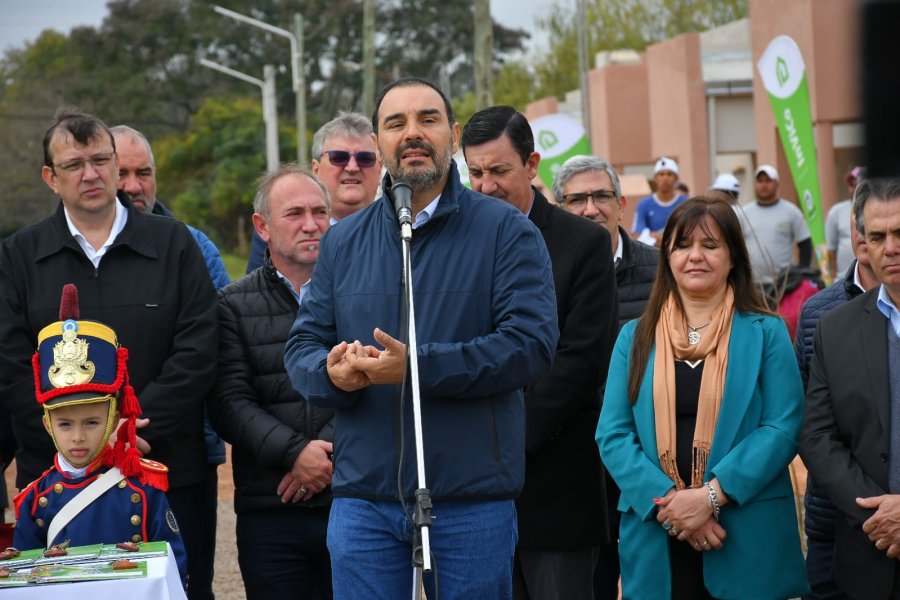 Valdés entregó 20 viviendas en Yapeyú y anunció la construcción de otras 30