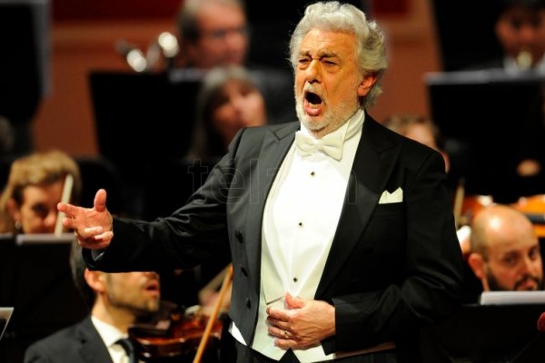 Escuchas involucran a Plácido Domingo en la secta de Villa Crespo