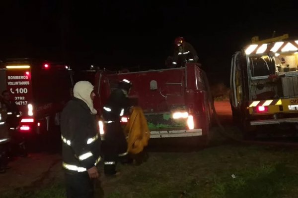 Atacaron a Bomberos Voluntarios de Santa Rosa cuando se dirigían a apagar un incendio