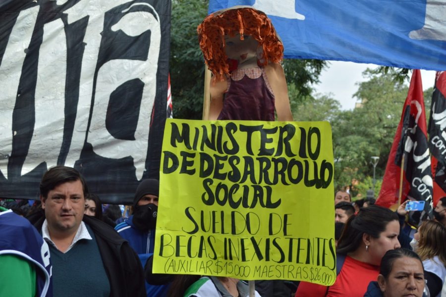 Corrientes: trabajadores sociales en el ministerio de Justicia y DD.HH además de estar precarizados no cobran desde abril