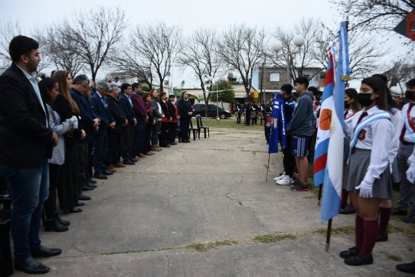 Vecinos del barrio Molina Punta rindieron homenaje al General San Martín