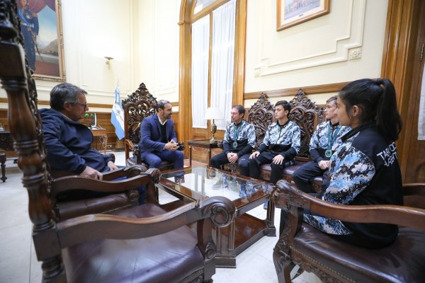 El gobernador Valdés recibió a los taekwondistas correntinos que triunfaron en Países Bajos