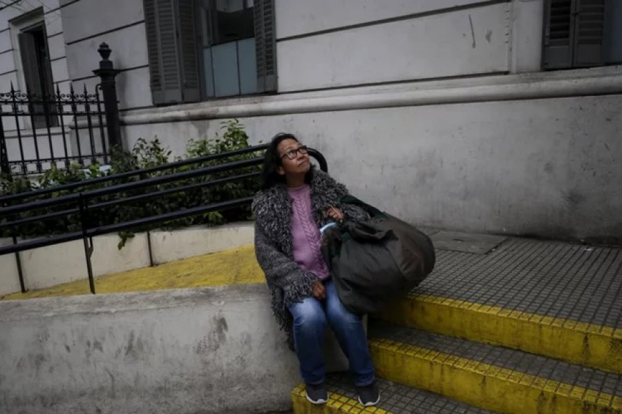 Una enfermera correntina está sin trabajo hace dos años y duerme en un aeropuerto