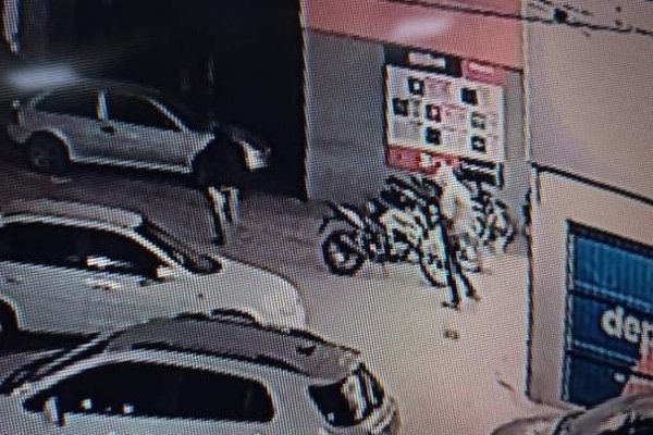 A punta de pistola, delincuentes asaltaron un supermercado por Avenida Armenia
