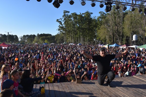 Multitudinario festejo del día del niño en el Parque Martín Fierro